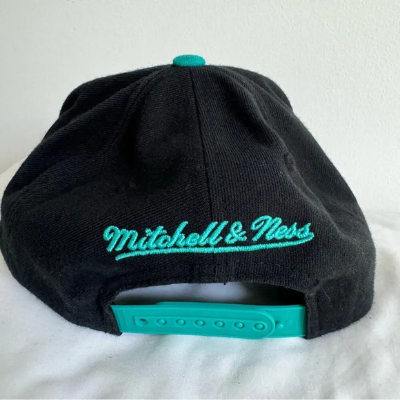 Vintage Vancouver Grizzlies NBA Basketball Logo 7 Adjustable Black/ Blue Hat Cap - Picture 7 of 12